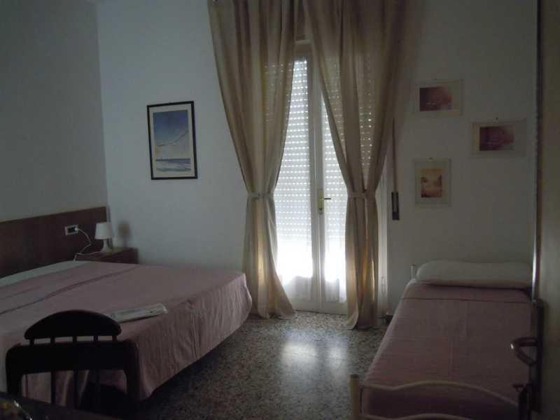 Hotel Del Mar Viareggio Szoba fotó